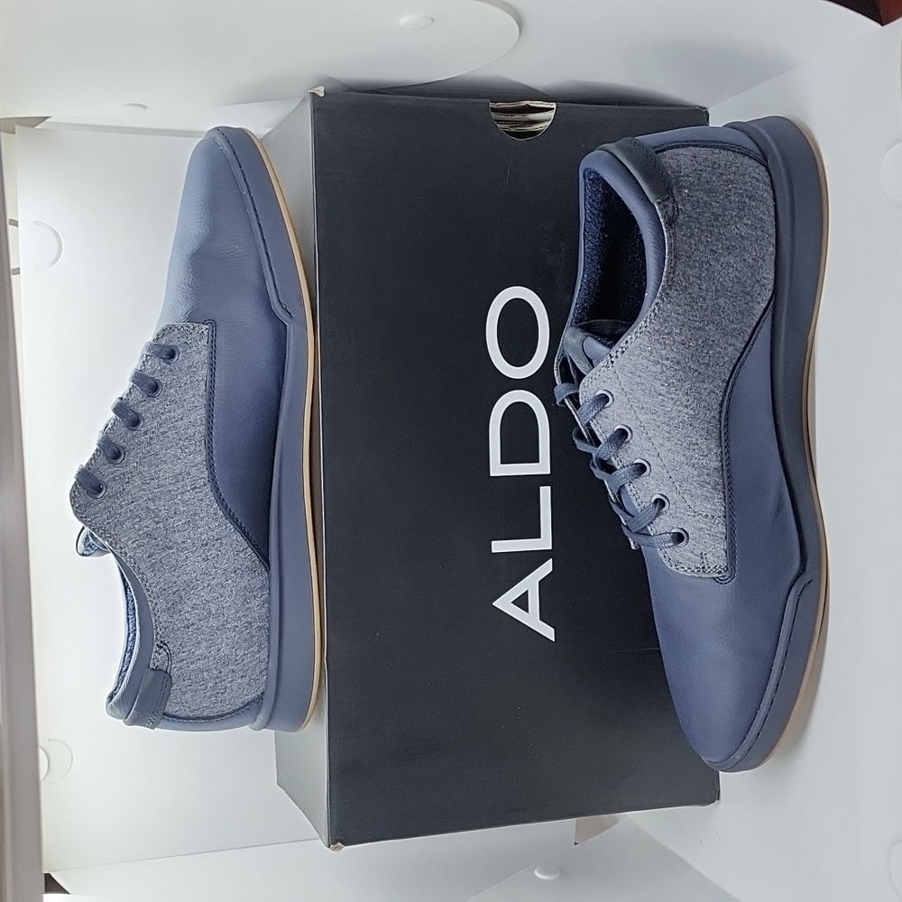 I'm selling a gently used men's Aldo Nerrawia casual sneakers. Size 10 1/2.